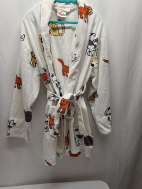 Cozy White Cat-Print Fleece Robe with Tie Waist Loungewear Whimsical